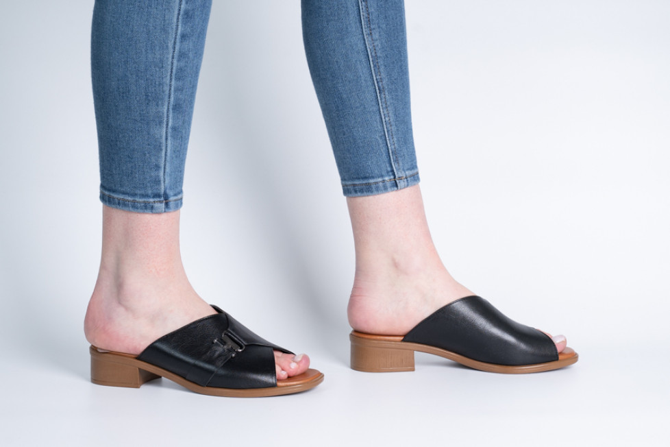 Γυναικεία Δερμάτινα Mules