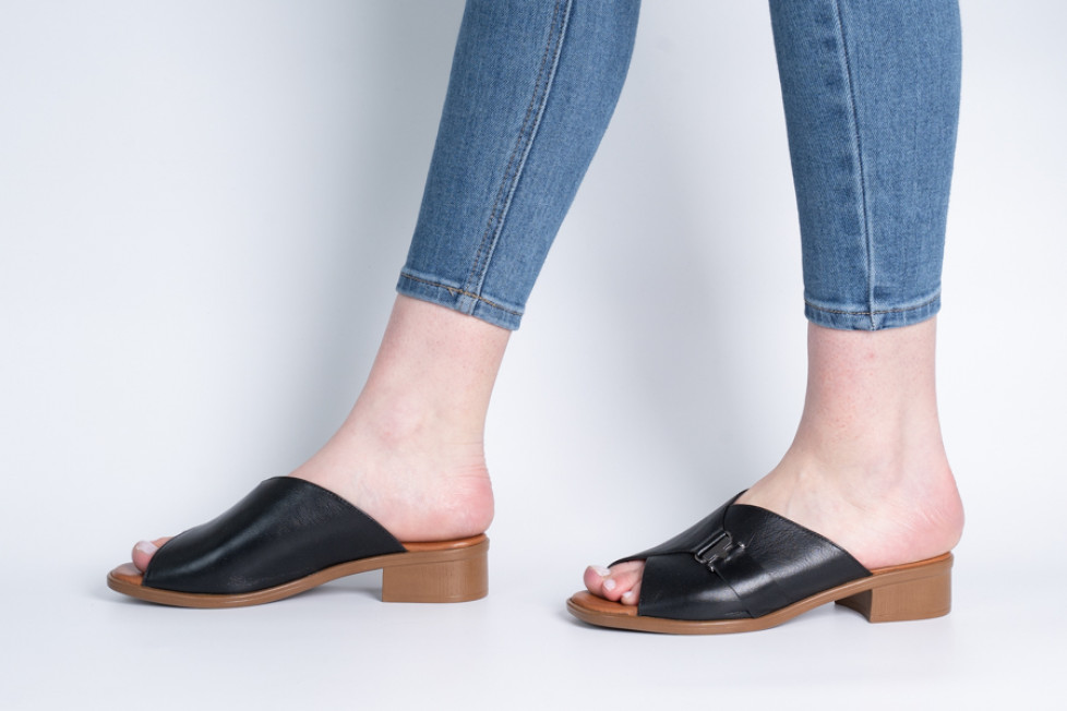 Γυναικεία Δερμάτινα Mules
