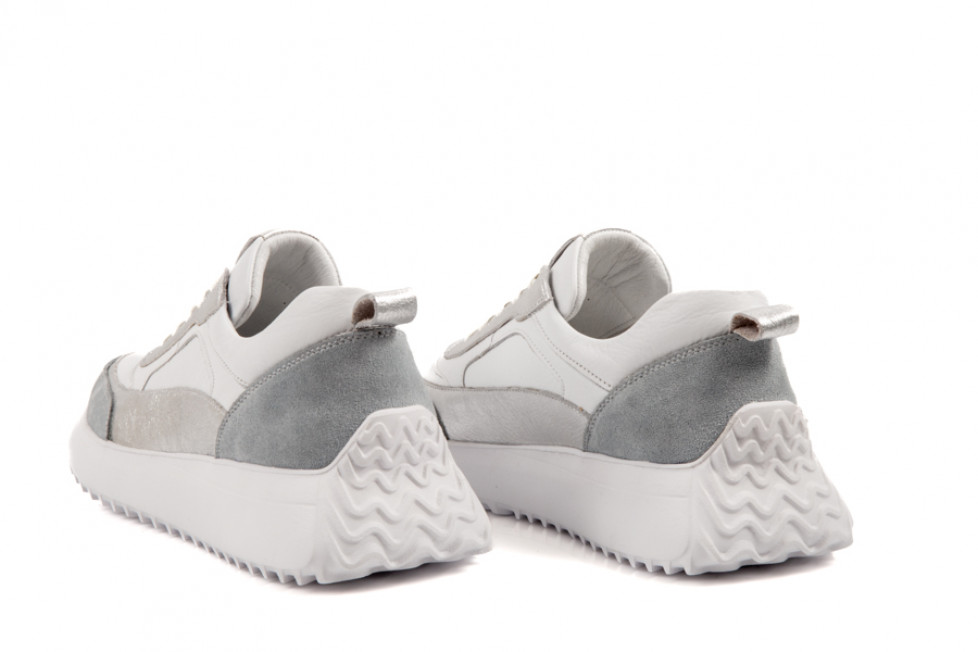 Γυναικεία Δερμάτινα Sneakers Με Ασημί Λεπτομέρεια