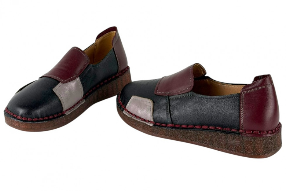 Γυναικεία Μαύρα Δερμάτινα Slip On Ανατομικά Παπούτσια Σε Συνδυασμό Υπέροχων Χρωμάτων