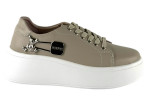 Γυναικεία Δερμάτινα Sneakers Δίσολα Με Εντυπωσιακό Αξεσουάρ