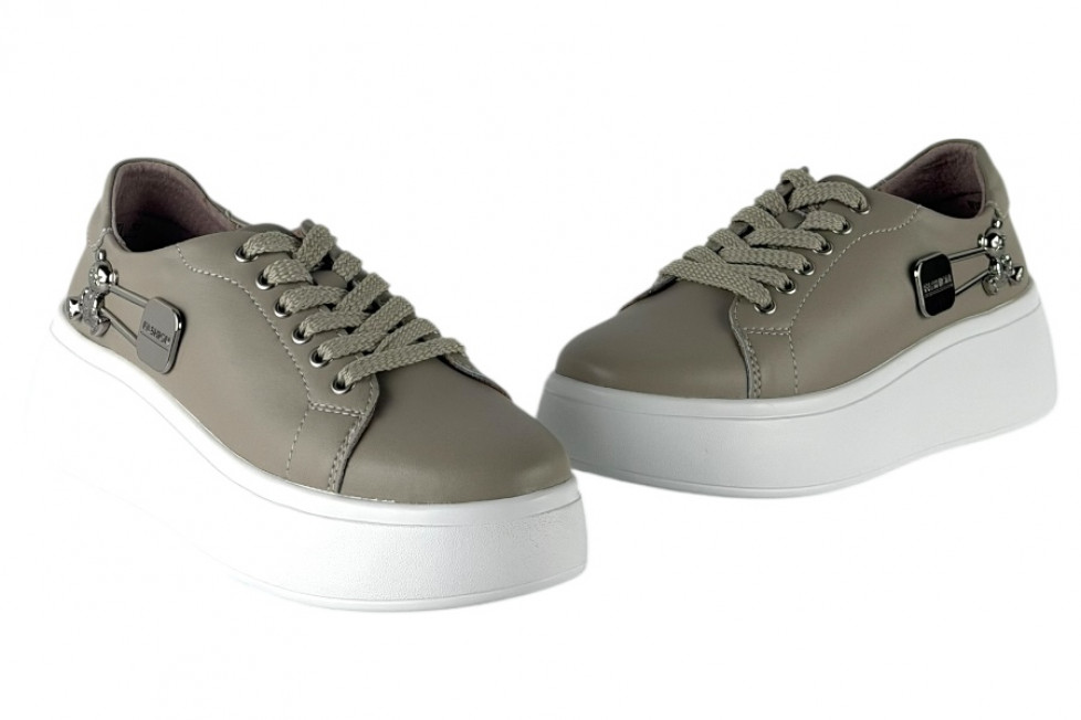 Γυναικεία Δερμάτινα Sneakers Δίσολα Με Εντυπωσιακό Αξεσουάρ