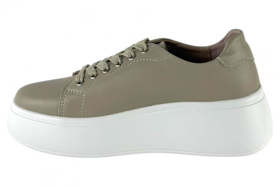 Γυναικεία Δερμάτινα Sneakers Δίσολα Με Εντυπωσιακό Αξεσουάρ