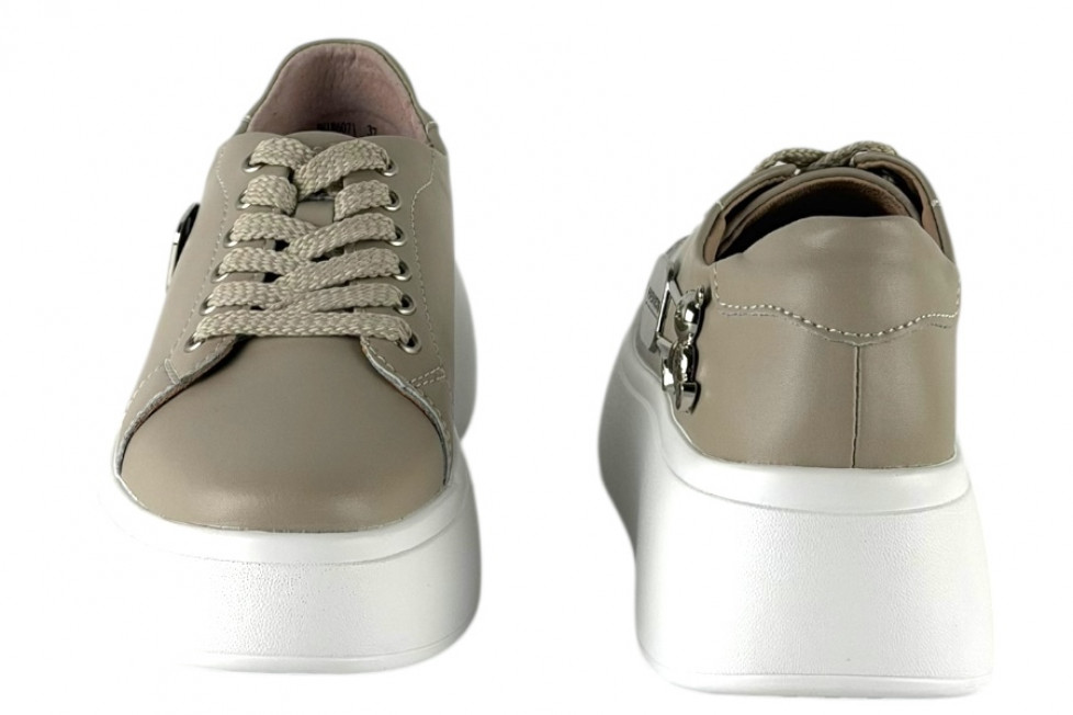 Γυναικεία Δερμάτινα Sneakers Δίσολα Με Εντυπωσιακό Αξεσουάρ