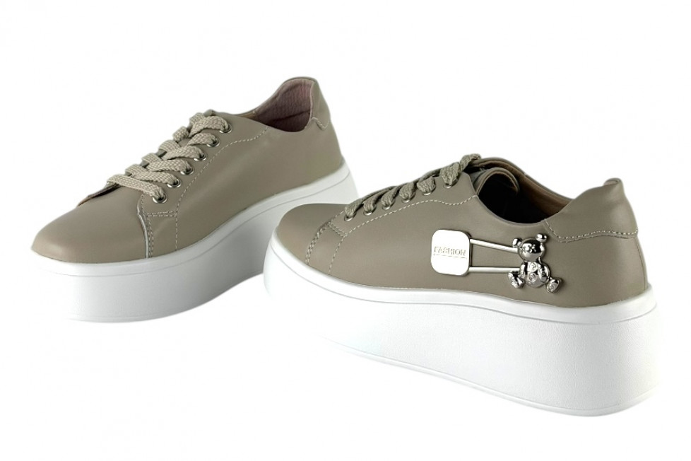 Γυναικεία Δερμάτινα Sneakers Δίσολα Με Εντυπωσιακό Αξεσουάρ