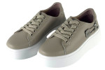 Γυναικεία Δερμάτινα Sneakers Δίσολα Με Εντυπωσιακό Αξεσουάρ