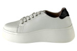 Γυναικεία Λευκά Δερμάτινα Sneakers Δίσολα Με Εντυπωσιακό Αξεσουάρ