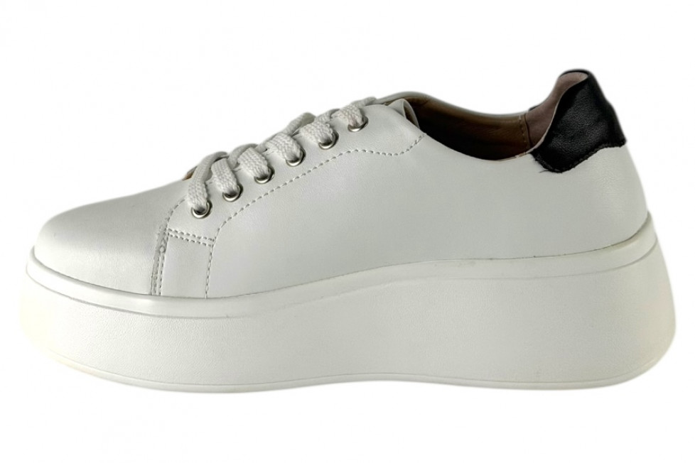 Γυναικεία Λευκά Δερμάτινα Sneakers Δίσολα Με Εντυπωσιακό Αξεσουάρ