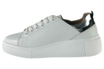 Γυναικεία Λευκά Δερμάτινα Sneakers Με Ασημί Λεπτομέρεια