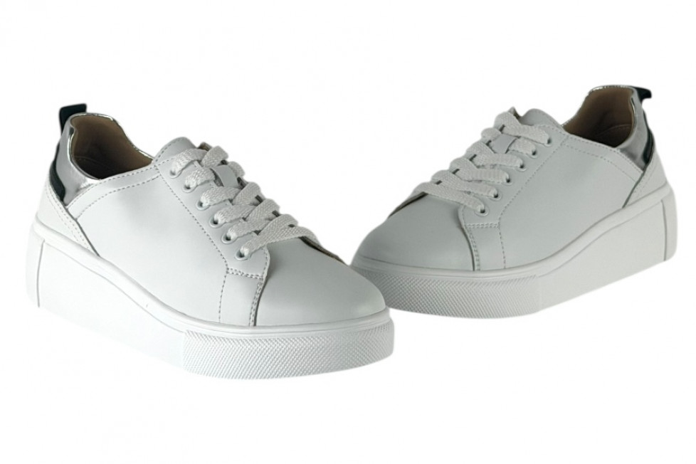 Γυναικεία Λευκά Δερμάτινα Sneakers Με Ασημί Λεπτομέρεια