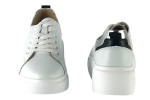 Γυναικεία Λευκά Δερμάτινα Sneakers Με Ασημί Λεπτομέρεια