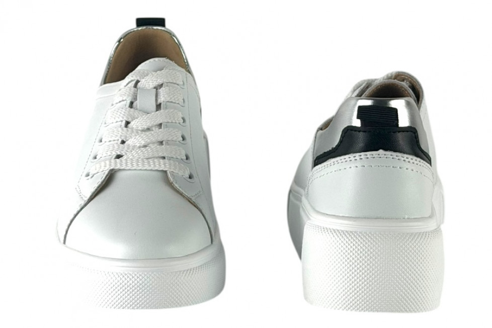 Γυναικεία Λευκά Δερμάτινα Sneakers Με Ασημί Λεπτομέρεια