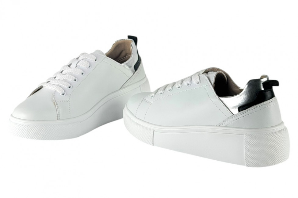Γυναικεία Λευκά Δερμάτινα Sneakers Με Ασημί Λεπτομέρεια