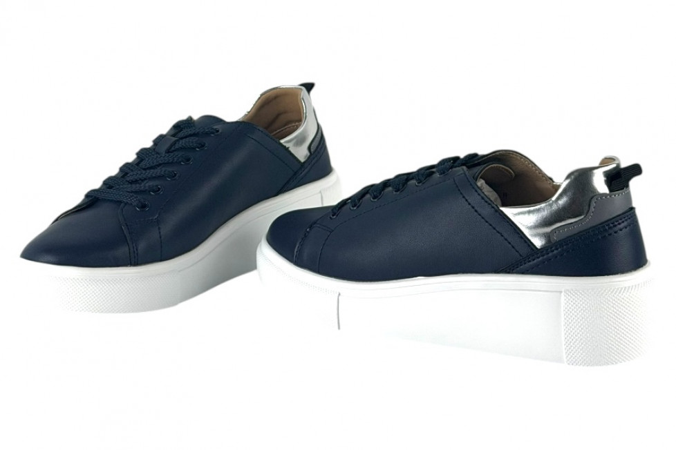 Γυναικεία Μπλε Δερμάτινα Sneakers Με Ασημί Λεπτομέρεια
