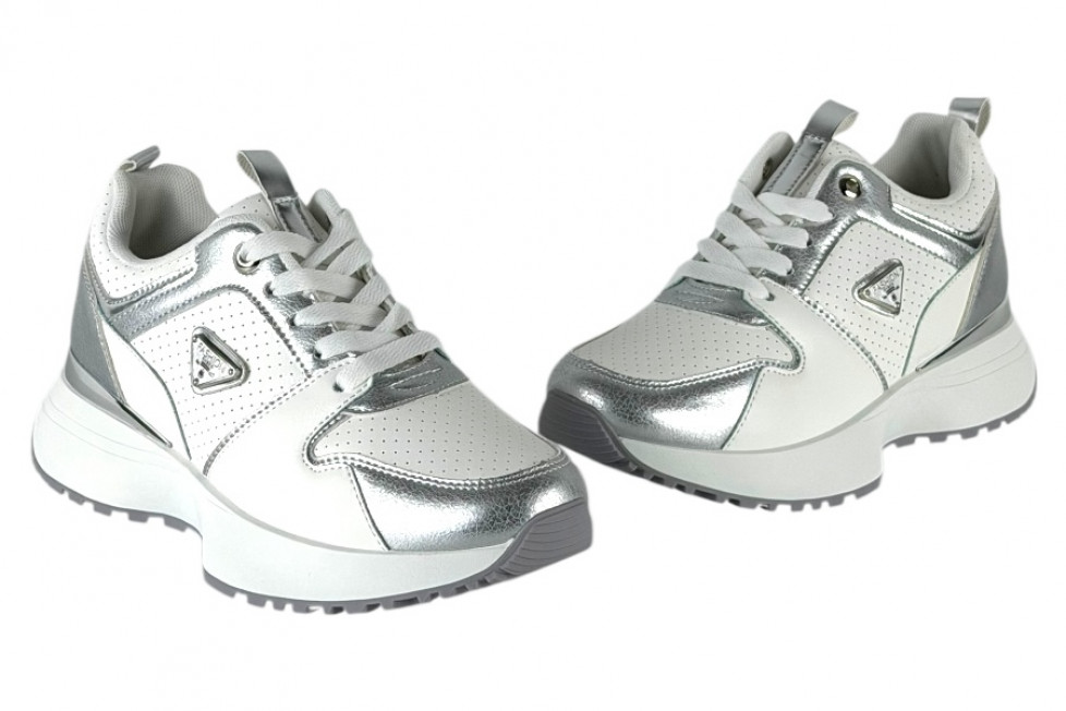 Γυναικεία Λευκά Sneakers Με Ασημί Λεπτομέρειες