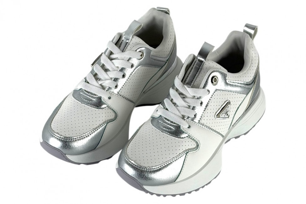 Γυναικεία Λευκά Sneakers Με Ασημί Λεπτομέρειες