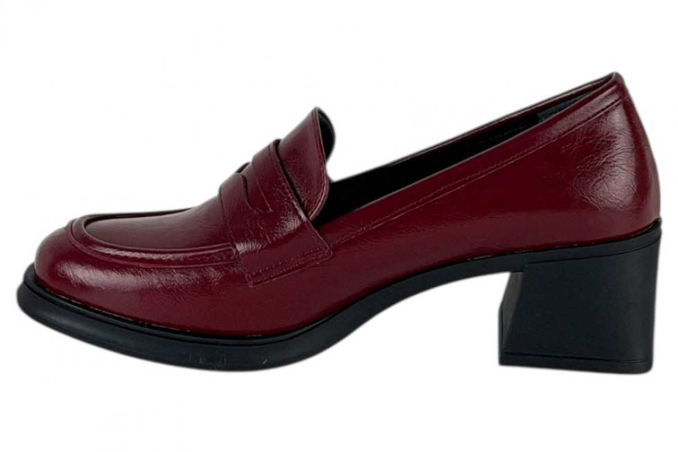 Γυναικεία Μπορντό Loafers Σε Γυαλιστερή Υφή Και Χοντρό Τακούνι 