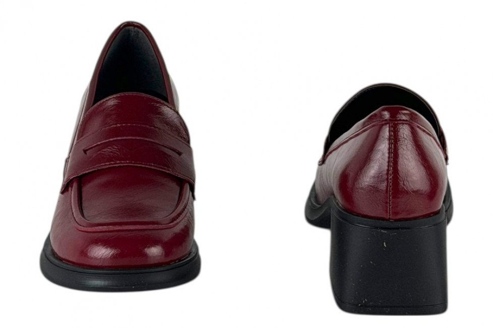 Γυναικεία Μπορντό Loafers Σε Γυαλιστερή Υφή Και Χοντρό Τακούνι 