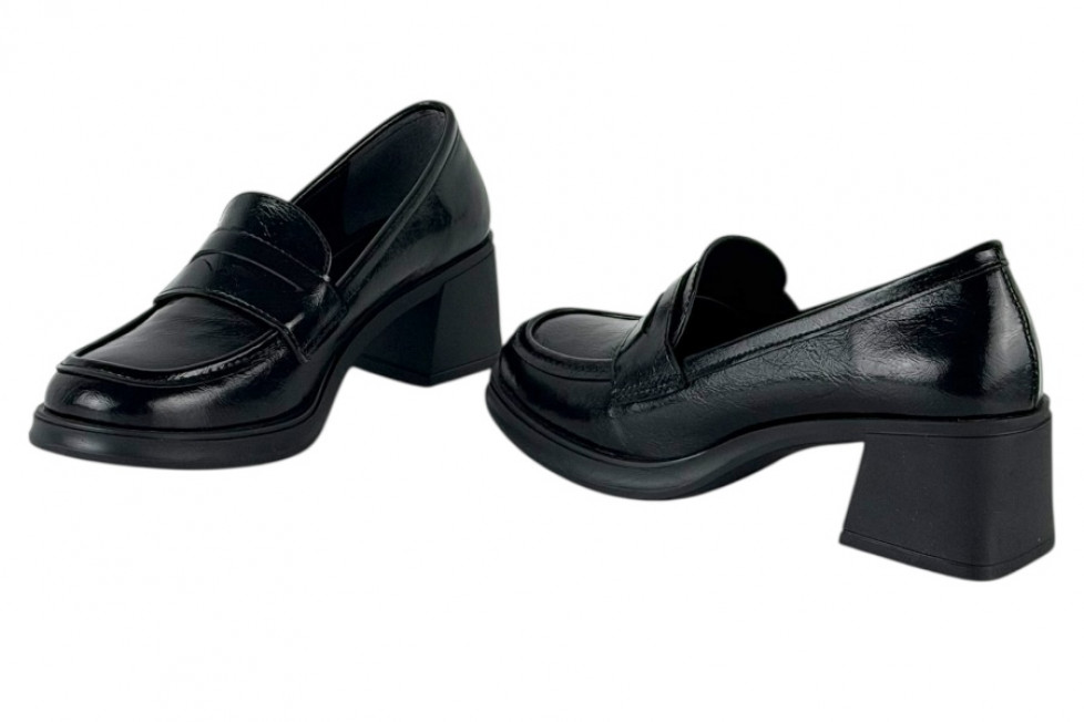 Γυναικεία Μαύρα Loafers Σε Γυαλιστερή Υφή Και Χοντρό Τακούνι 