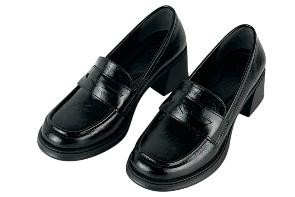 Γυναικεία Μαύρα Loafers Σε Γυαλιστερή Υφή Και Χοντρό Τακούνι 