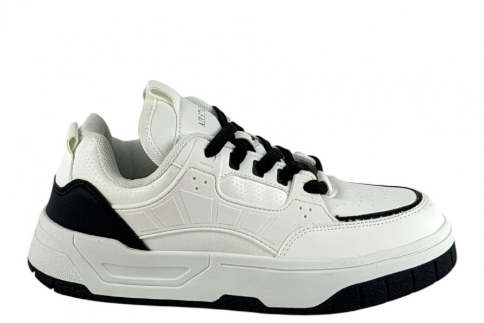  Λευκά Sneakers Με Κορδόνια Και Μαύρες Λεπτομέρειες