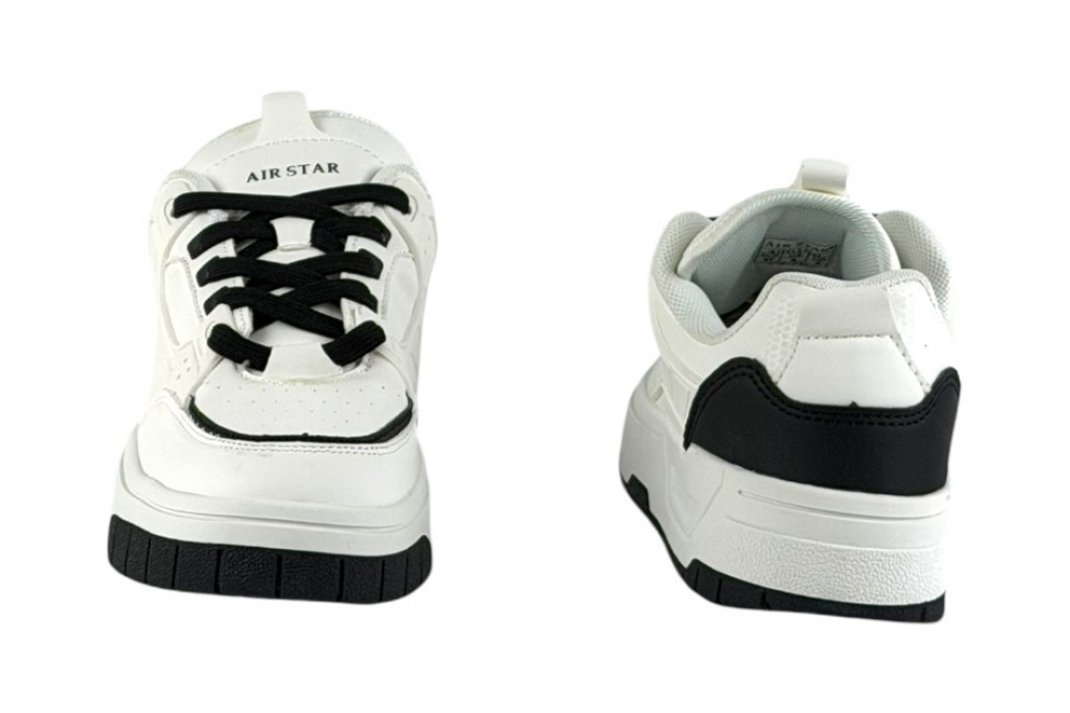  Λευκά Sneakers Με Κορδόνια Και Μαύρες Λεπτομέρειες